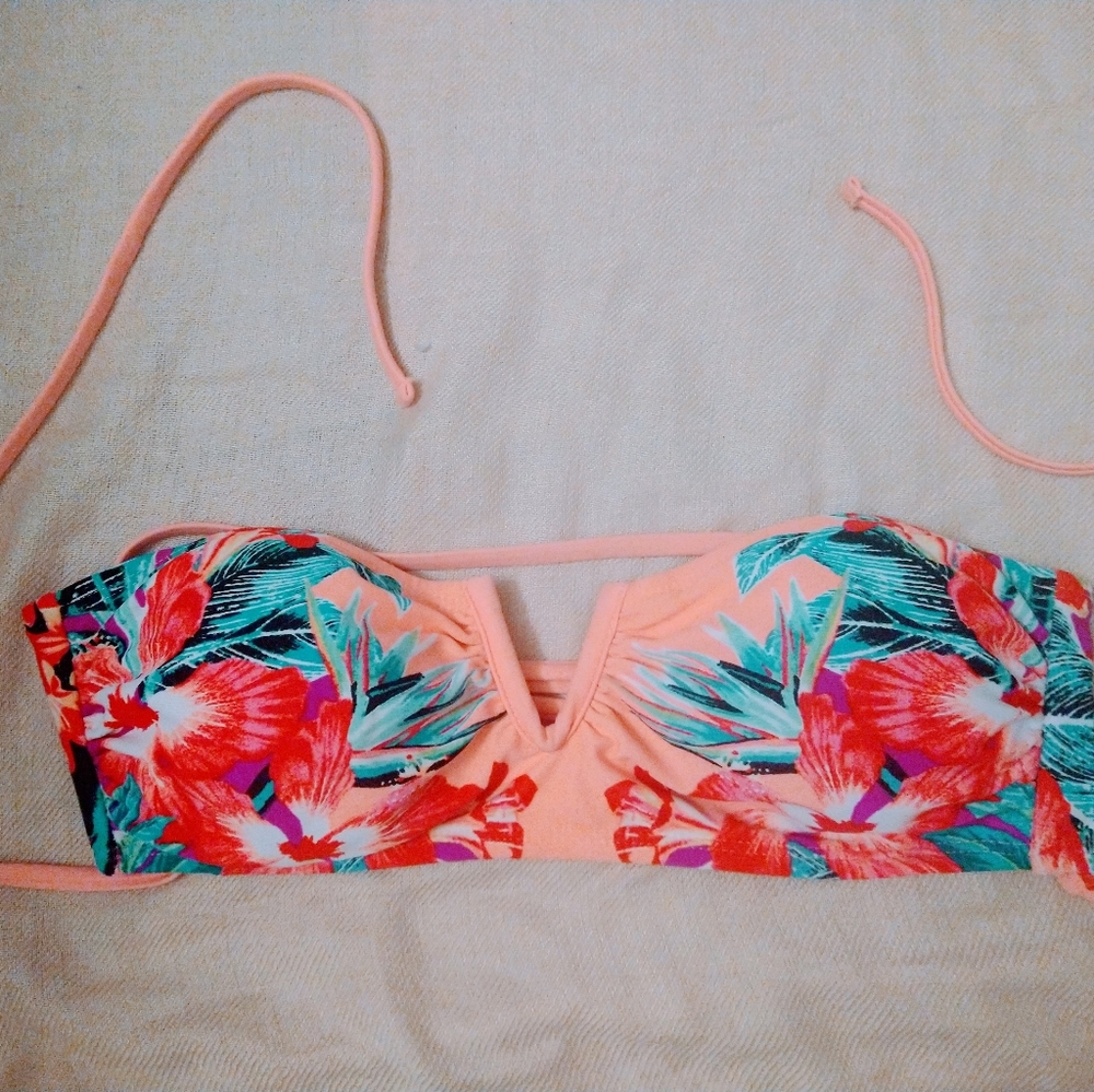 Xhileration bikini top